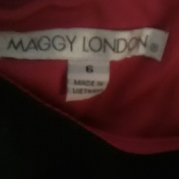 MAGGIE LONDON DESIGNER Sleeveless Black Dress w/ Pink & White Floral Pattern (6) - Picture 6 of 10